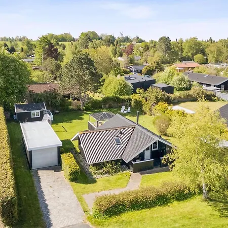 3 Bedroom Lovely In Dronningmølle