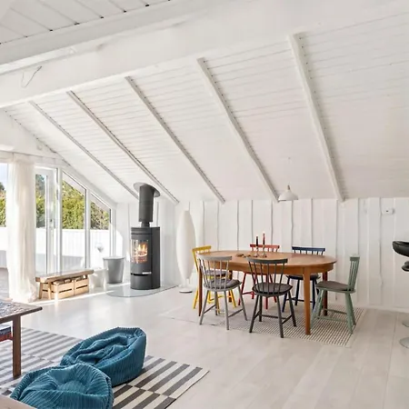 3 Bedroom Lovely In Dronningmølle